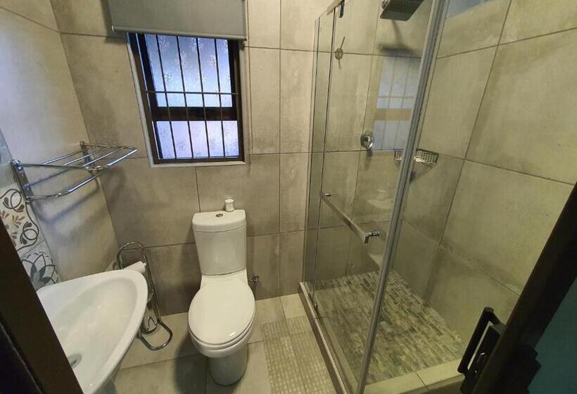 ペンション Rustic Forest Guest House