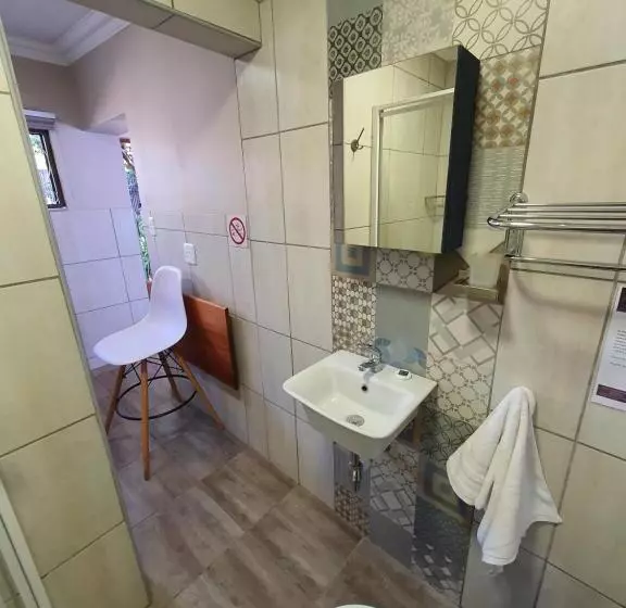 ペンション Rustic Forest Guest House