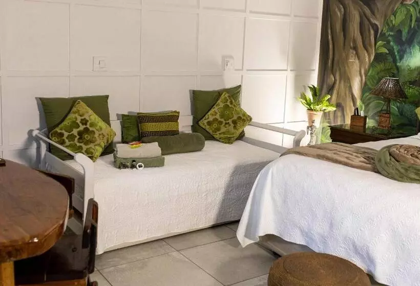 ペンション Rustic Forest Guest House