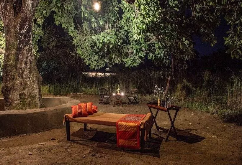 リゾートホテル Camp Dev Vilas Kanha