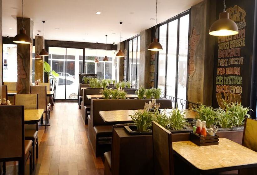 בית מלון כפרי Arcadia Maephim Serviced Apartment