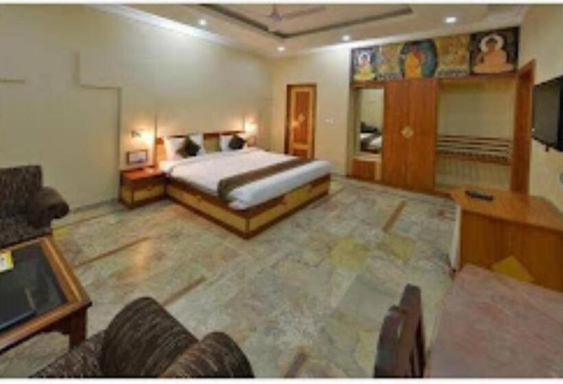 Hotel Chandrawati Palace