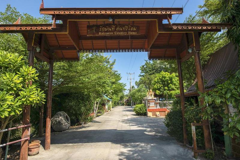 Otel Raknatee Resort