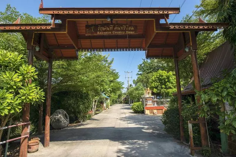 Hotelli Raknatee Resort