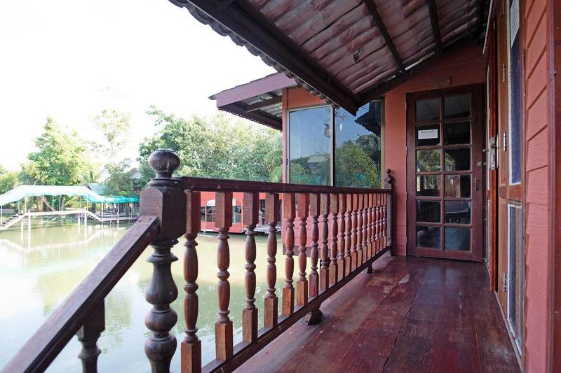 Otel Raknatee Resort