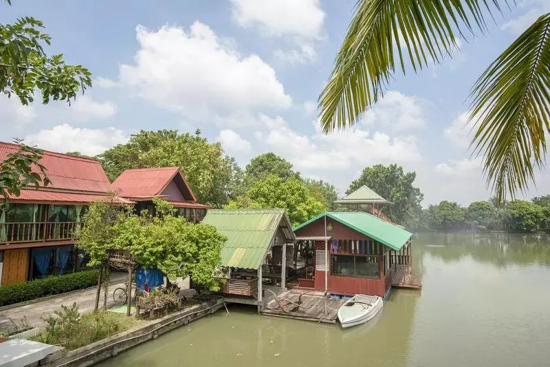 Hotelli Raknatee Resort