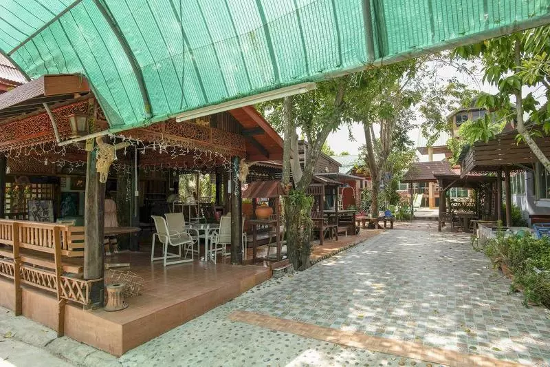 Hotelli Raknatee Resort