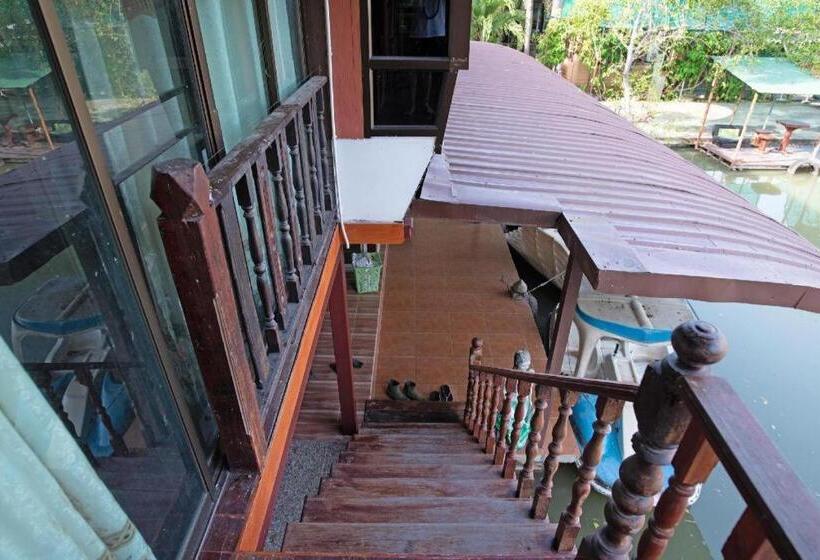 Otel Raknatee Resort