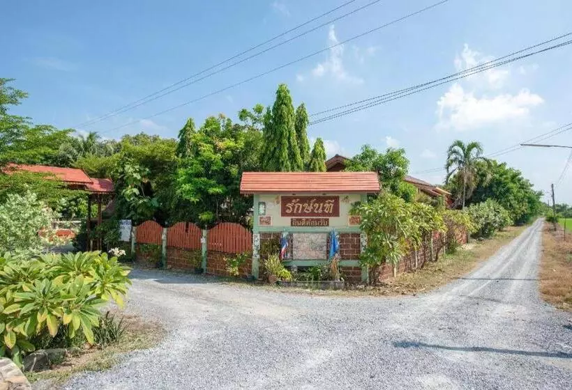 Hotelli Raknatee Resort