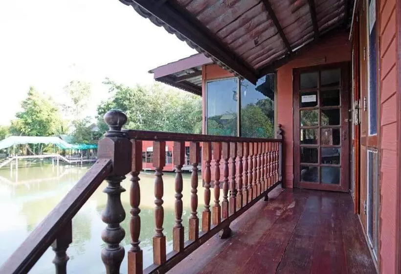 Hotelli Raknatee Resort