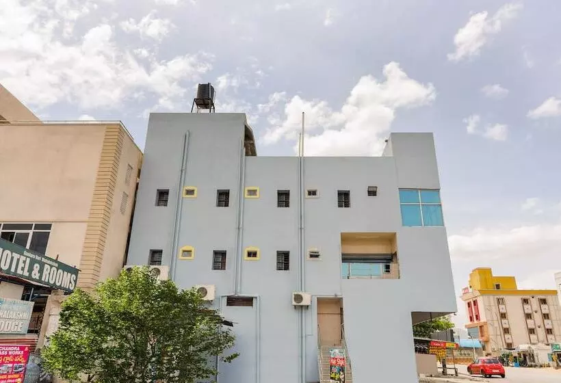 Hotelli Spot On 49347 Jayalakshmi Residency Lodge