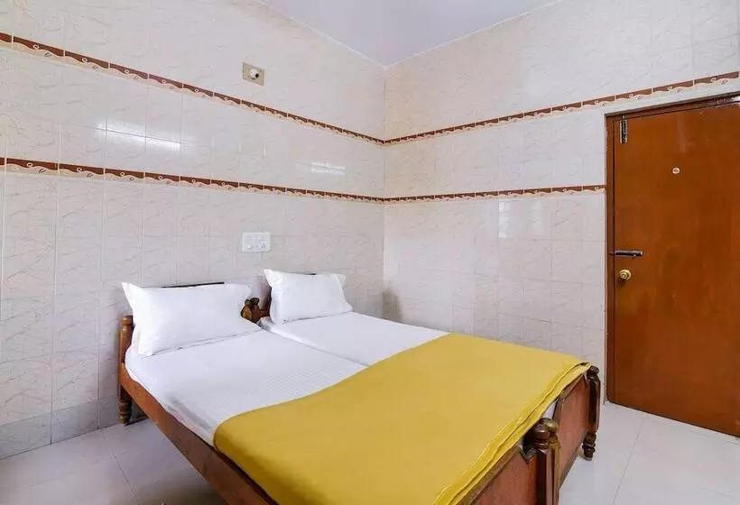 Hotelli Spot On 49347 Jayalakshmi Residency Lodge