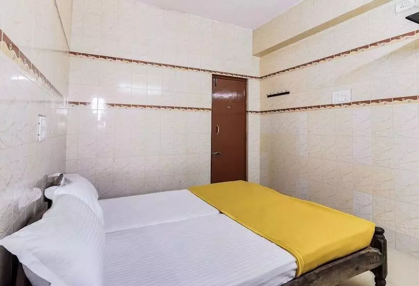 Hotelli Spot On 49347 Jayalakshmi Residency Lodge