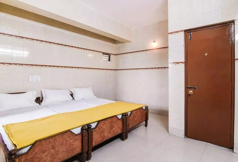 Hotelli Spot On 49347 Jayalakshmi Residency Lodge