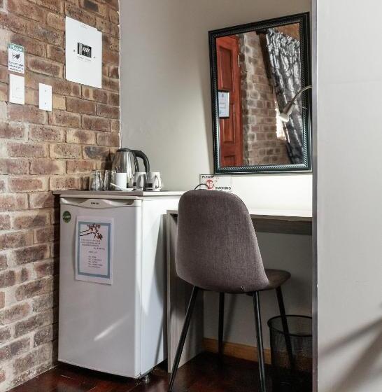 Bastille De Blignaut B&b