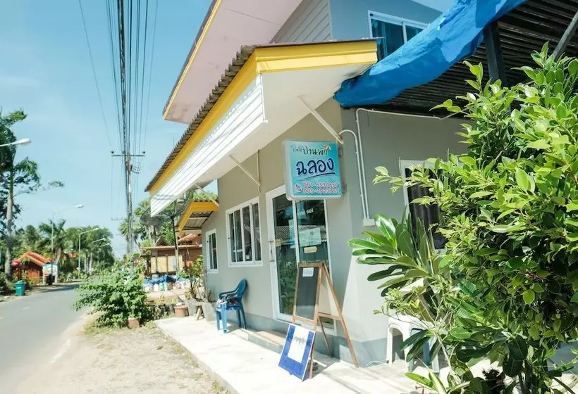 Hotelli Baan Chalong