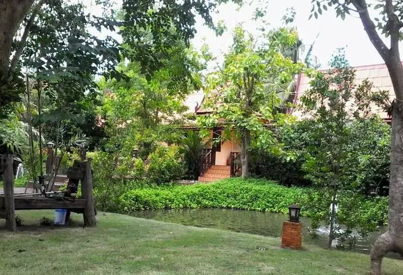 Hotelli Khetwarin Resort