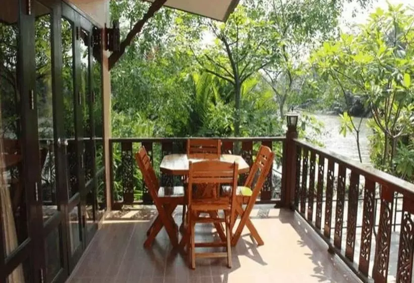 Hotelli Khetwarin Resort