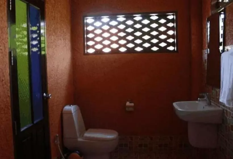 Hotelli Khetwarin Resort