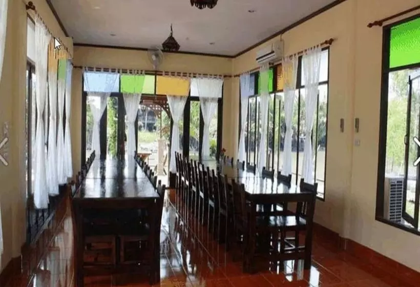 Hotelli Khetwarin Resort