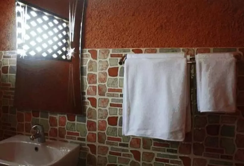 Hotelli Khetwarin Resort