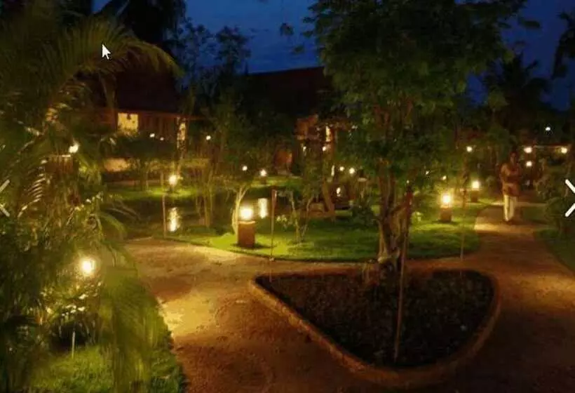 Hotelli Khetwarin Resort