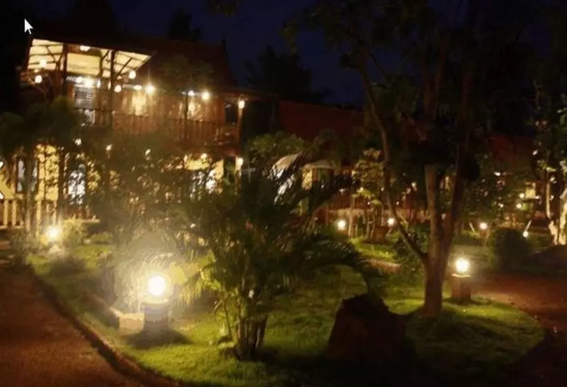 Hotelli Khetwarin Resort