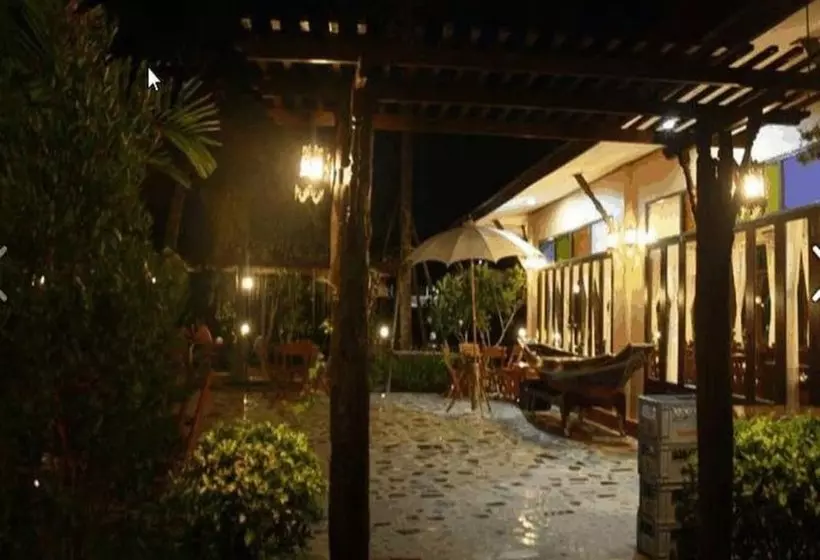 Hotelli Khetwarin Resort