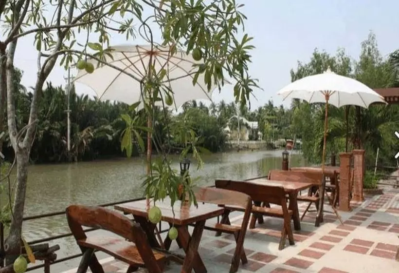 Hotelli Khetwarin Resort