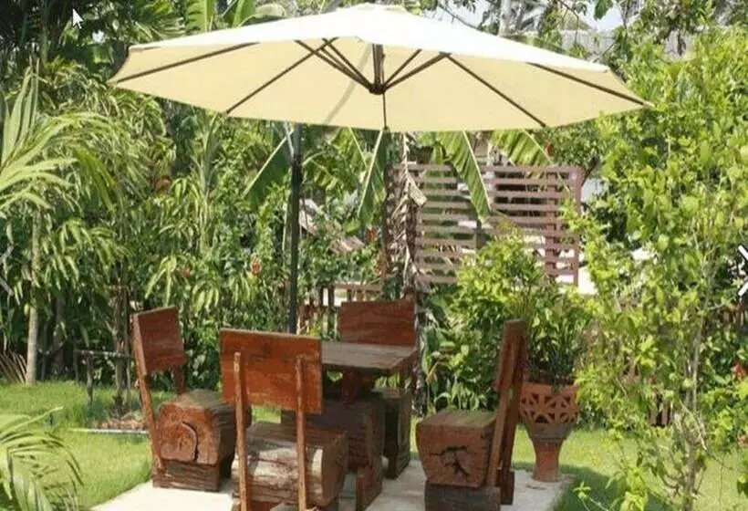 Hotelli Khetwarin Resort