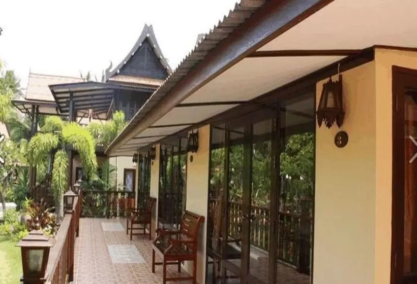Hotelli Khetwarin Resort