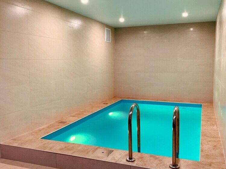 هتل Maloyaroslavets