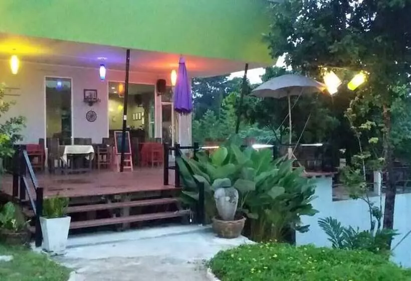 ホテル Nan At Pua