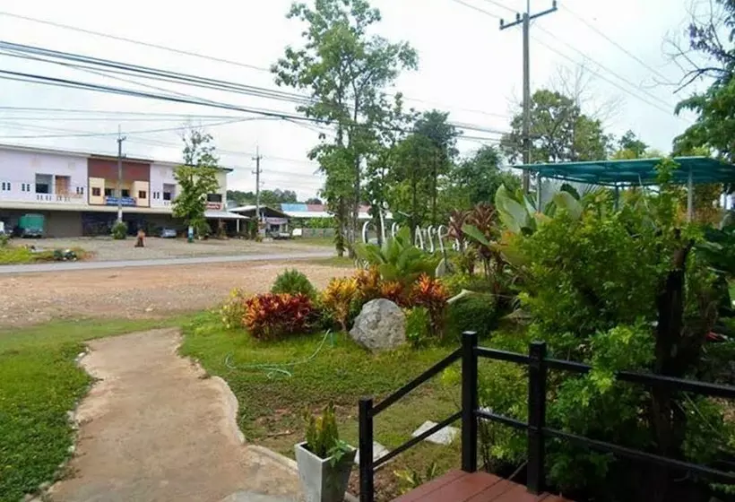 ホテル Nan At Pua