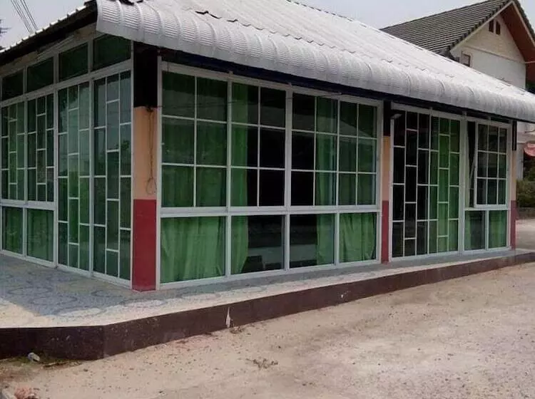 Hotelli Raveekan Resort