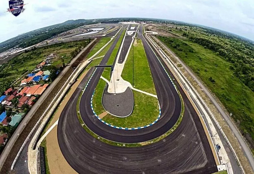 Hotelli Raveekan Resort