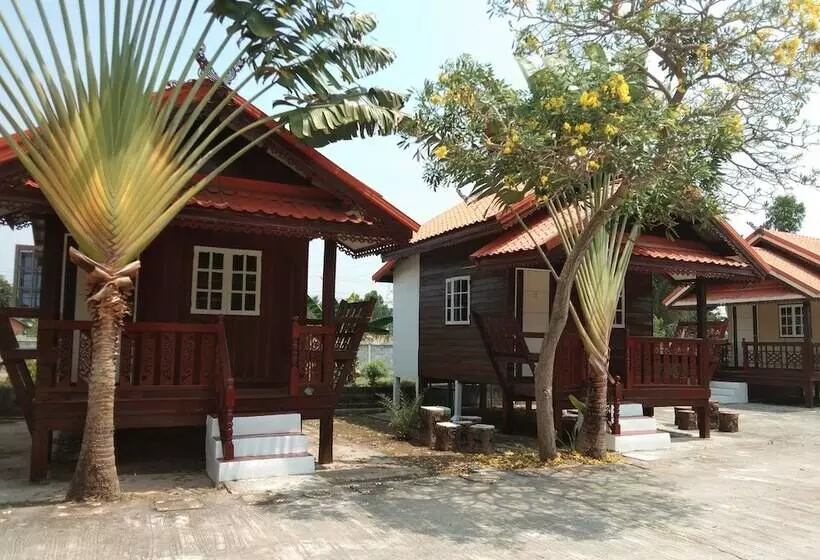 Hotelli Raveekan Resort