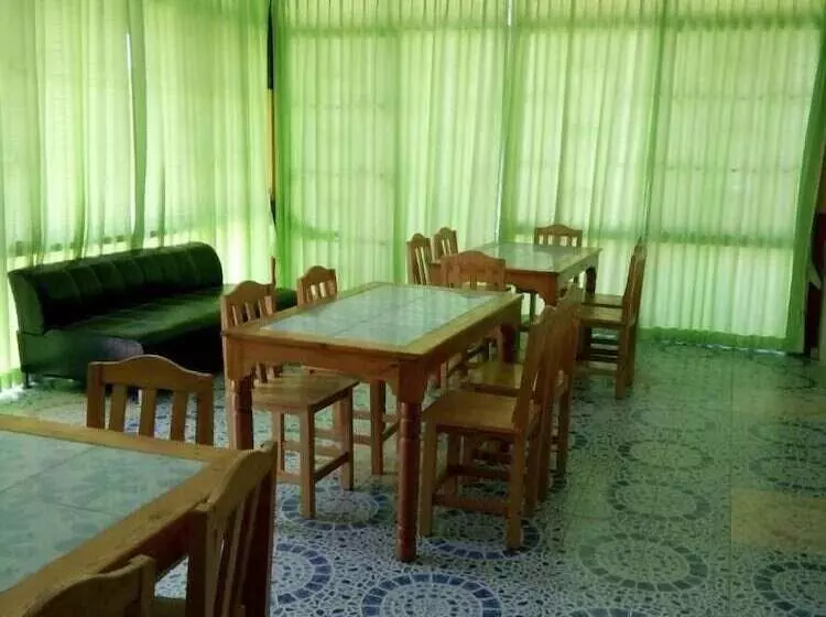 Hotelli Raveekan Resort