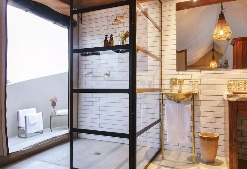 Hotelli Thabamati Luxury Tented Camp