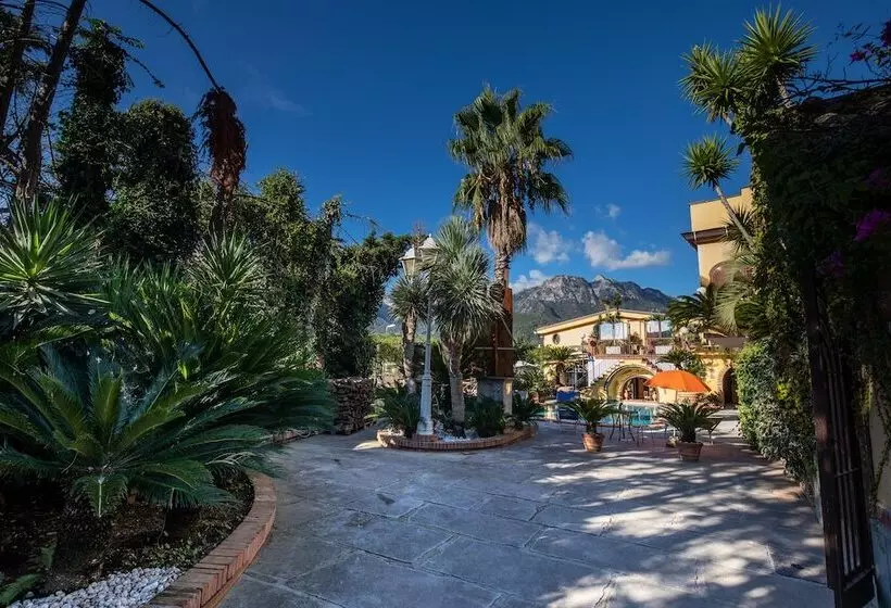 Majatalo Villa Amalia Resort