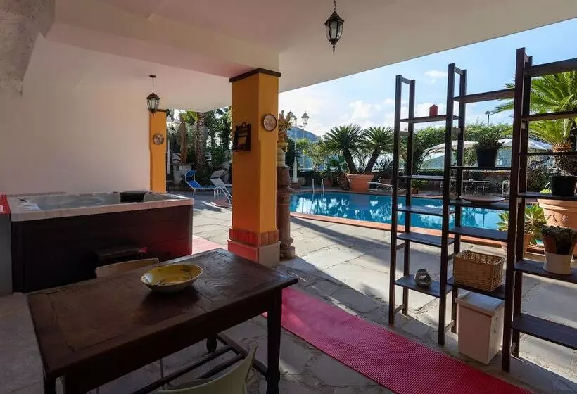 Majatalo Villa Amalia Resort