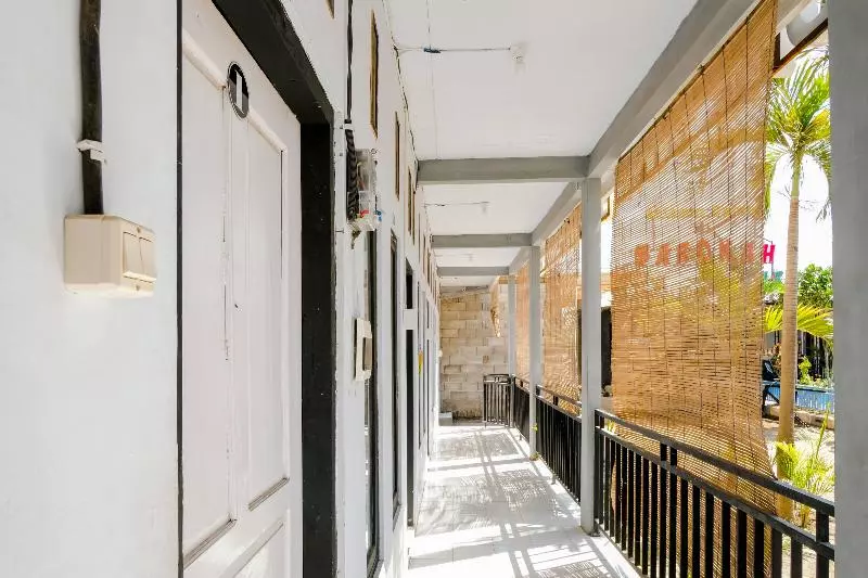 ユースホステル Spot On 1958 Asembagus Family