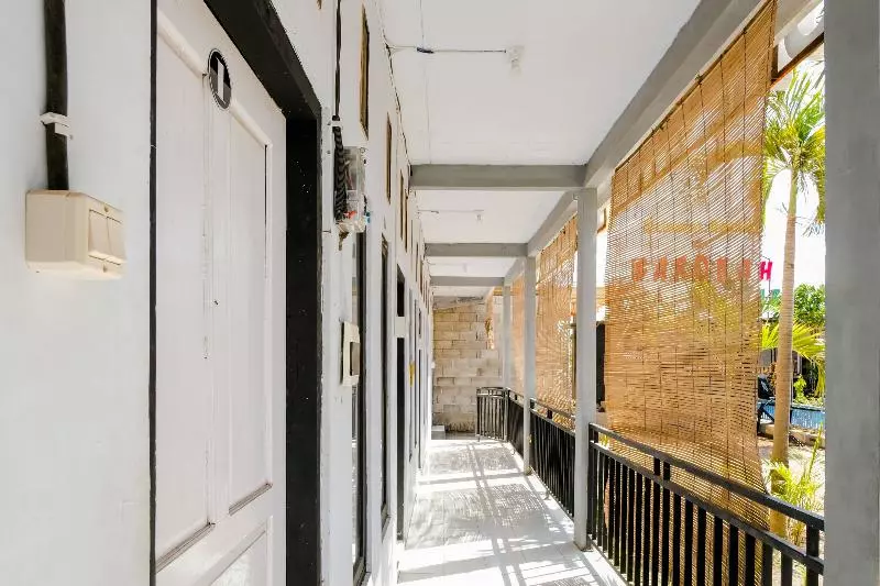 ユースホステル Spot On 1958 Asembagus Family