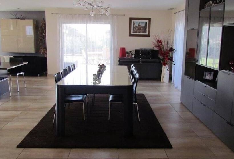 ベッドアンドブレックファースト Les Hirondelles