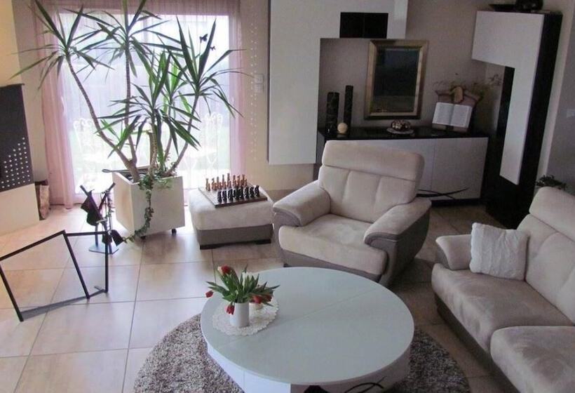 ベッドアンドブレックファースト Les Hirondelles