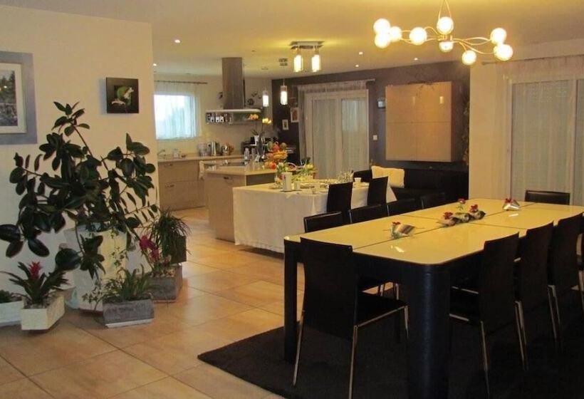 ベッドアンドブレックファースト Les Hirondelles