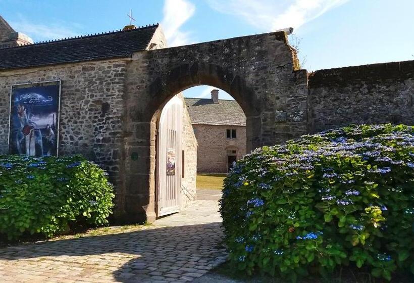 Отель Auberge Des Goubelins