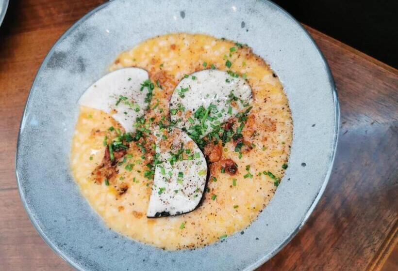 Отель Auberge Des Goubelins