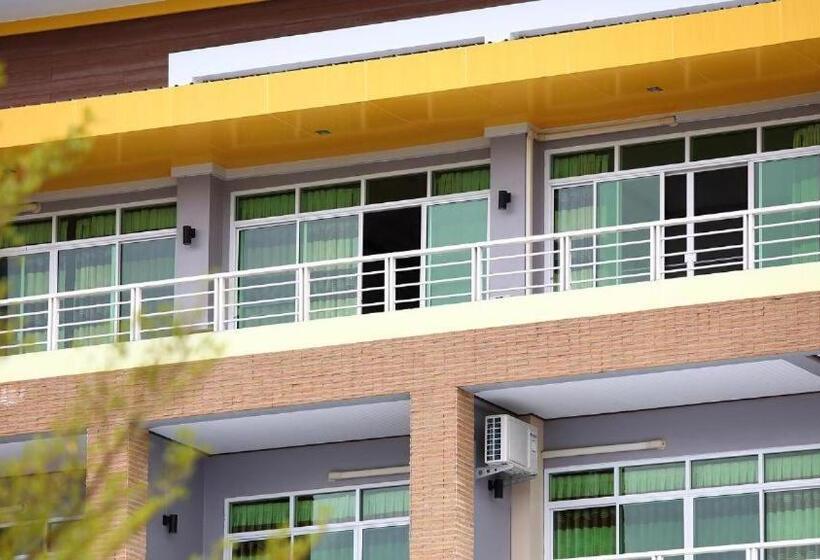 בית מלון כפרי Breeze Hill Resort