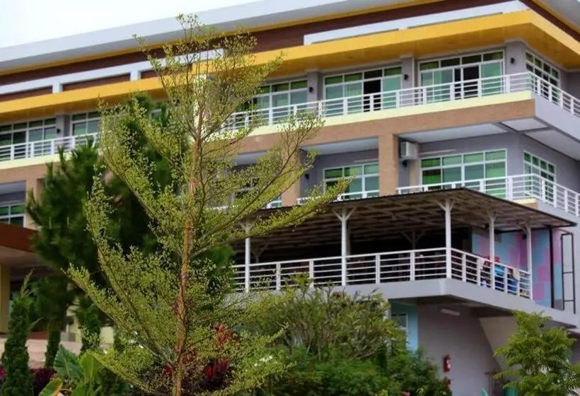 Hotelli Breeze Hill Resort